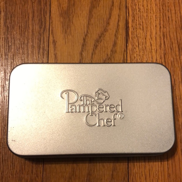 Pampered Chef Creative Cutters Set of 8 Mini Metal Cookies Cutters NEW - Picture 4 of 4